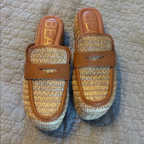 BEARPAW Tan Woven Mules - Picture 1 of 3